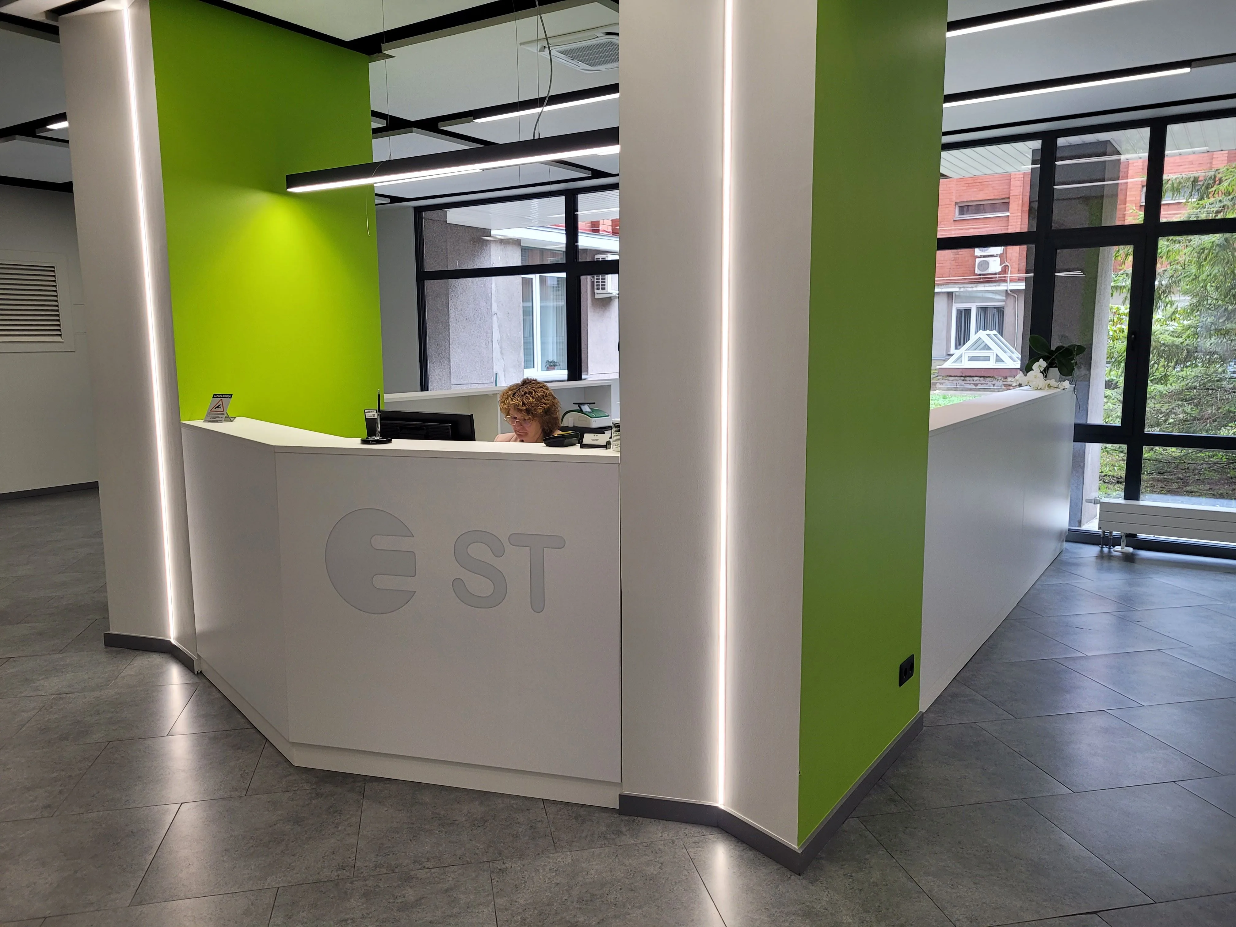 AS "Sadales tīkls" klientu apkalpošanas zona - Office Solutions īstenots mēbeļu projekts