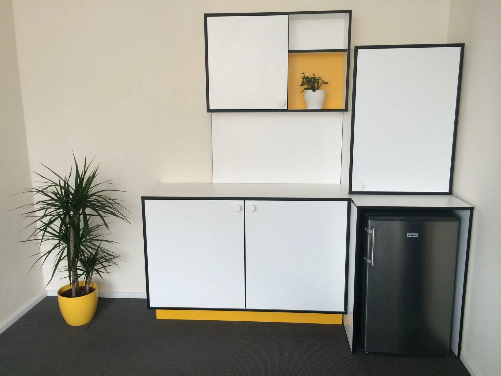 Select IT - Office Solutions īstenots mēbeļu projekts
